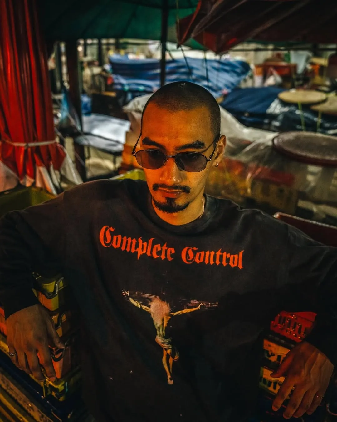 SAINT Mxxxxxx × Kosuke Kawamura KK_LS TEE/COMPLETE CONTRL/BLK KK joint model Jesus AK submachine gun cross long-sleeved TEE Washed black S-XL KK joint model creative submachine gun Jesus cross The fading of sulfur dye on ready-to-wear and washed water to make it old Hand-splashed ink hole processing The printing is repeatedly modified to outline the ultimate restoration ZP Cylindrical side seam high weight fabric Stiff and comfortable Correct accessories Customized co-branded wash mark/little angel mark, top purchasing agent level